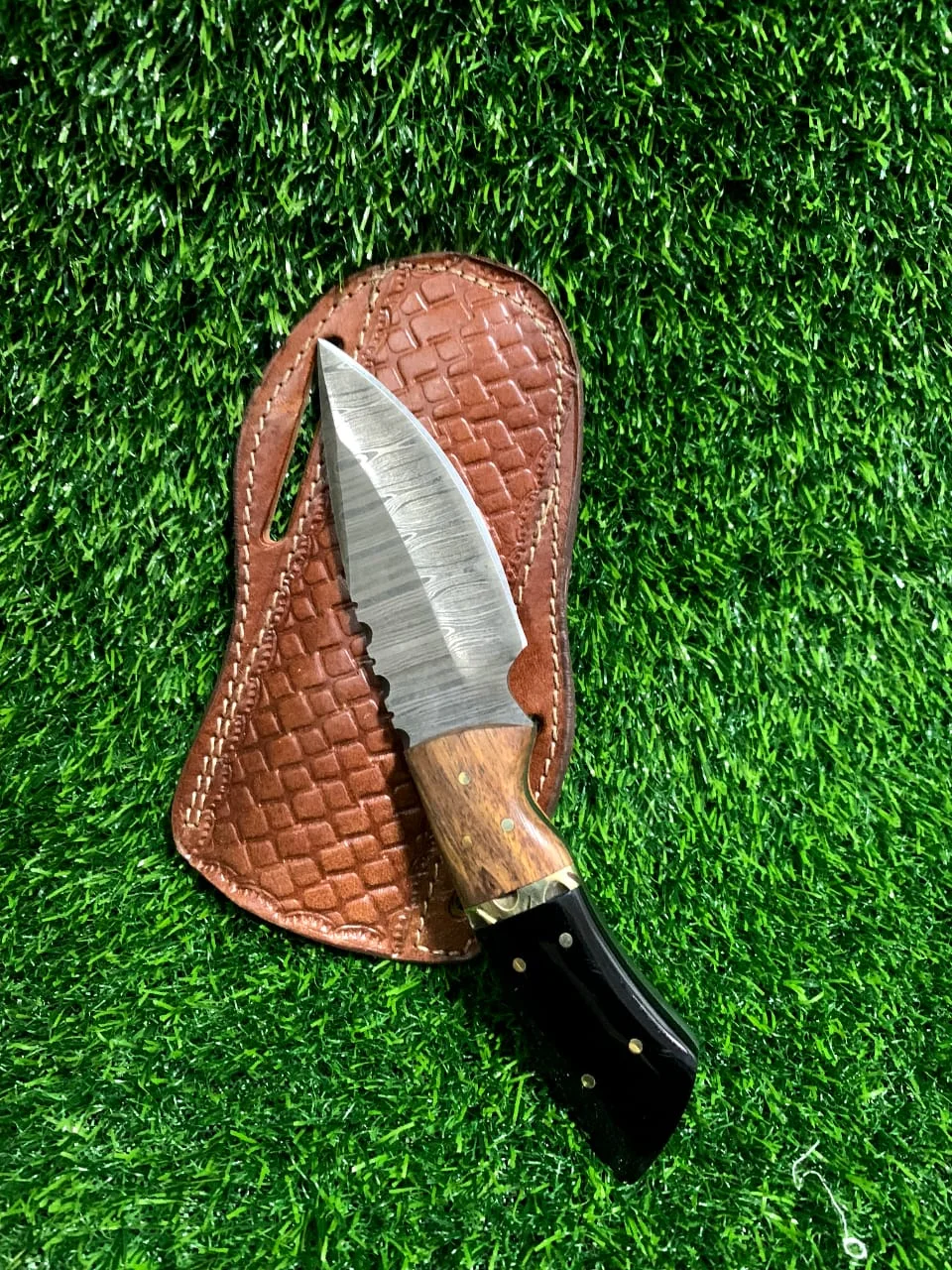 Handmade Damascus Hunting Skinner Knife 8" with Wood & Black Horn Handle — view 3
