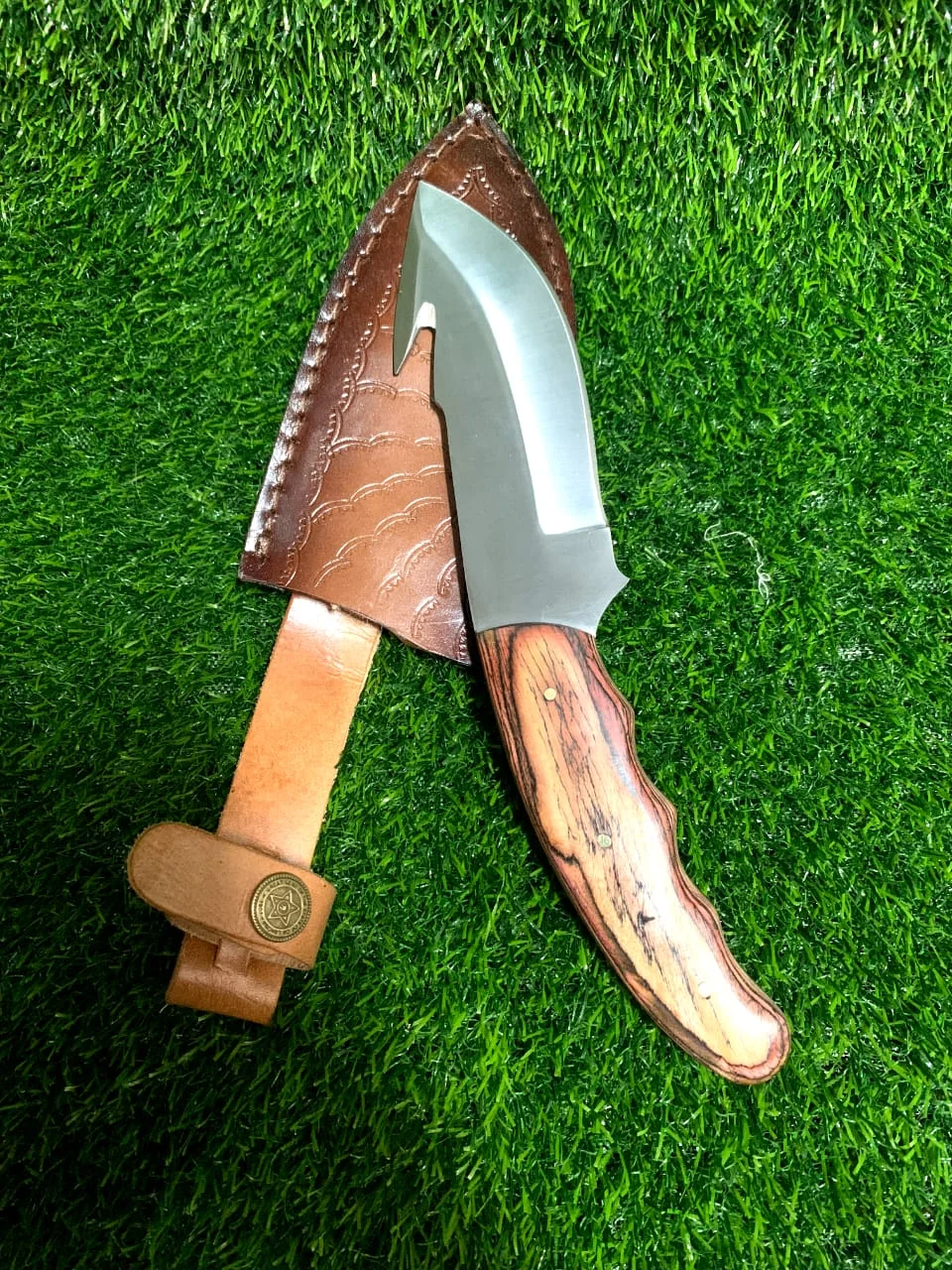 Handmade J2 Steel Hunting Skinner Gut Hook Knife with Wood Handle